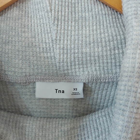Aritzia TNA thermal cowlneck size XS - Picture 6 of 15